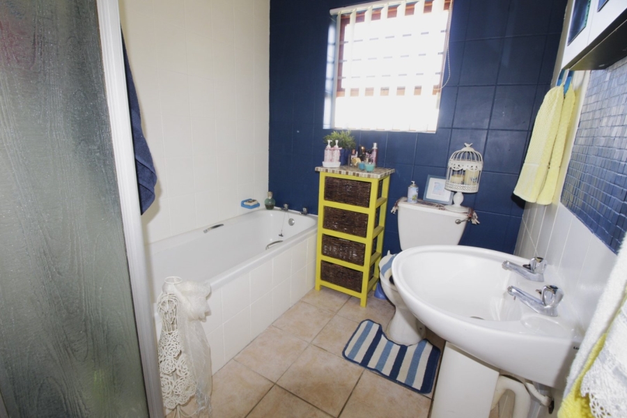 3 Bedroom Property for Sale in Wavecrest Eastern Cape